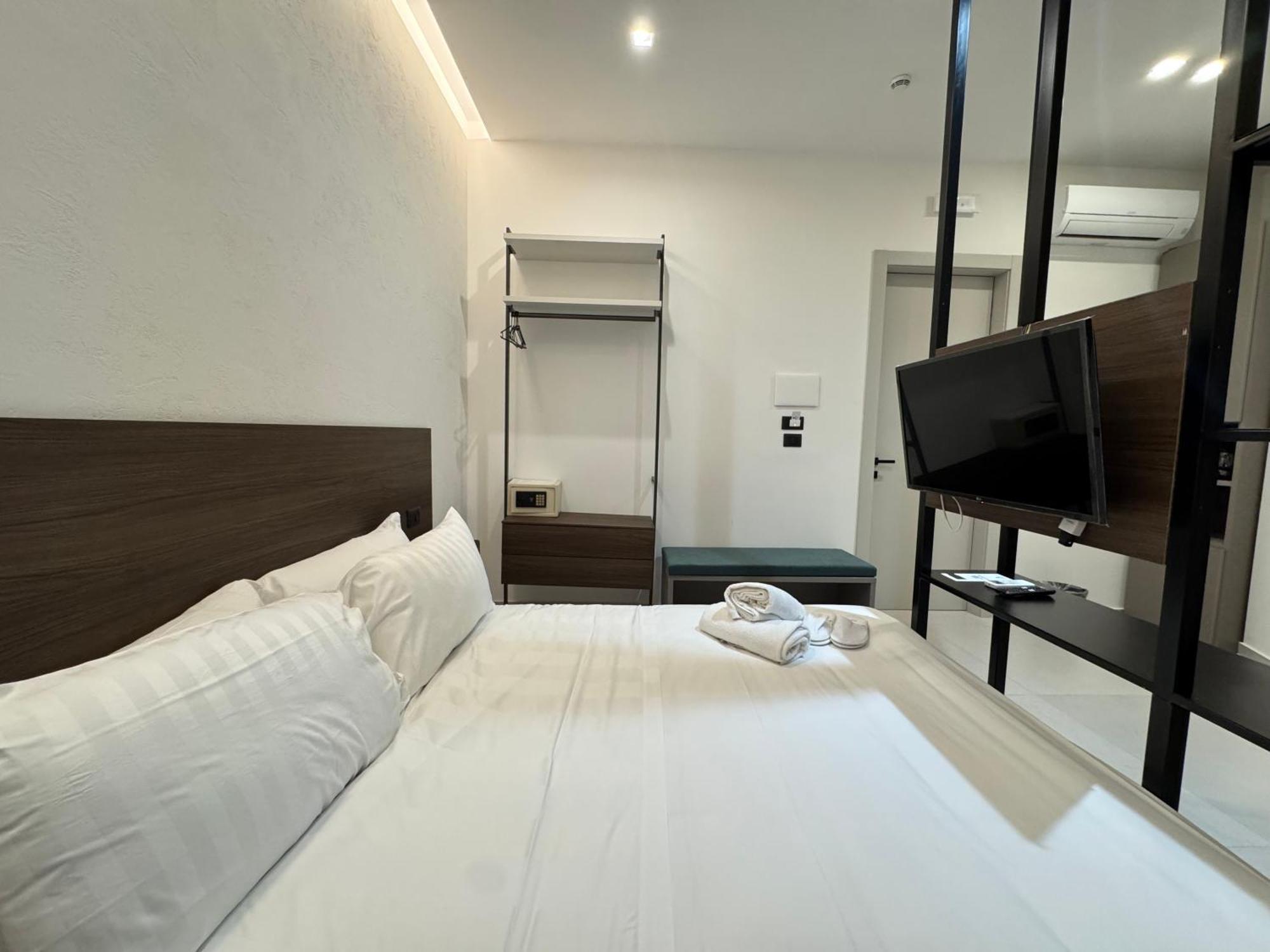 Hart Boutique Rooms — Photos 2